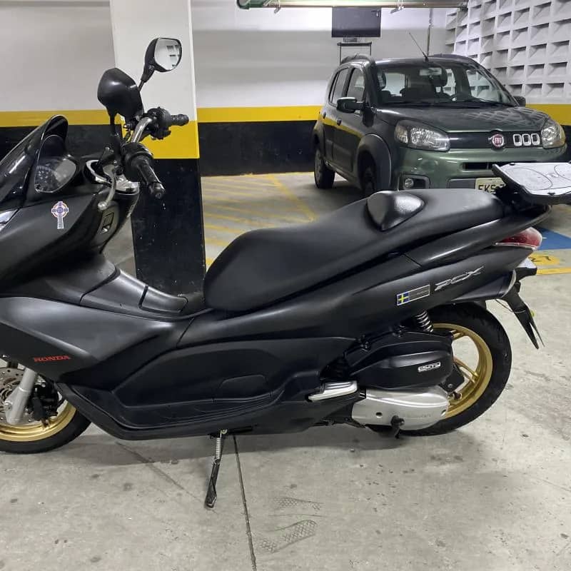 Imagem da campanha PCX 2015 DLX