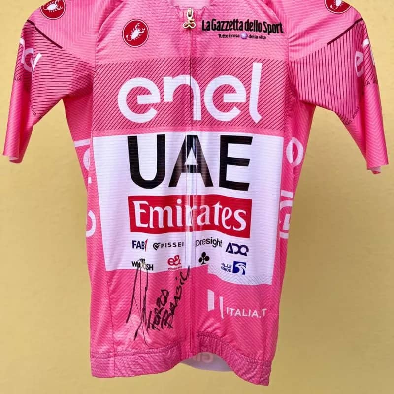 Imagem da campanha Todos pelo RS - Jersey autografada pelo Tadej Pogačar, vencedor da 107ª edição do Giro D´Itália 2024