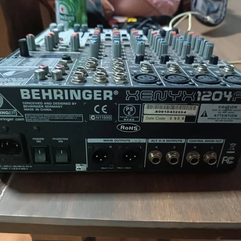 Imagem da campanha Mesa de som beringher quase sem uso 1024FX 6 CANAIS