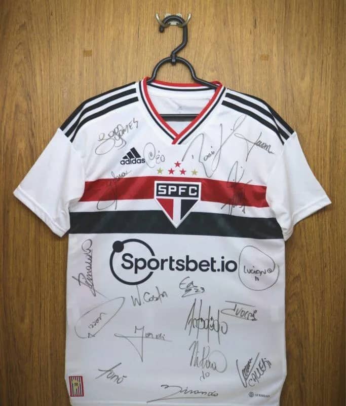 Imagem da campanha camisa autografada do São paulo