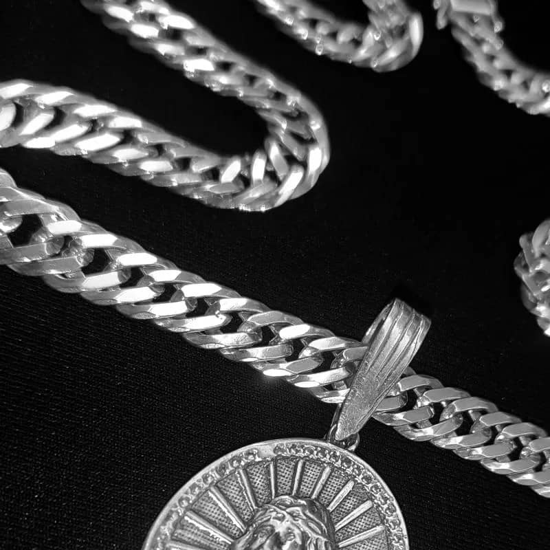 Imagem da campanha Prata elo duplo 70cm 10mm (82 gramas) + pingente Jesus (ou 2k no pix)