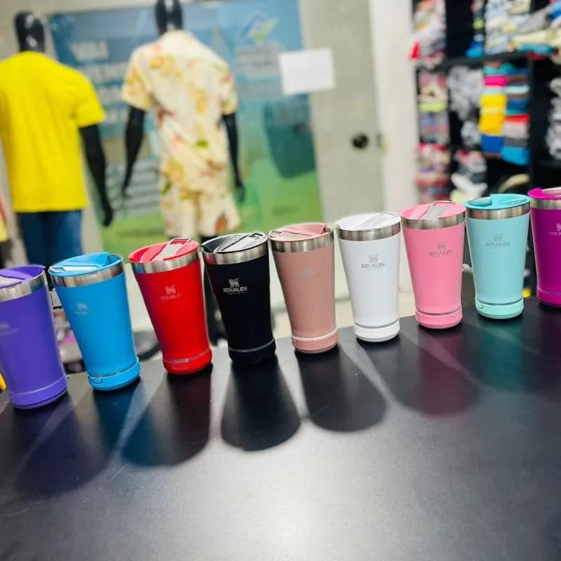 Imagem da campanha Copo Stanley com caixa
