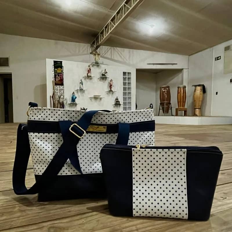 Imagem da campanha Bolsa e Necesserie IA