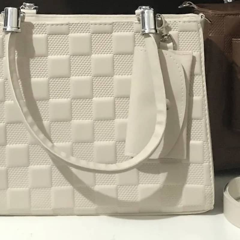 Imagem da campanha 3 lindas bolsas de ombro