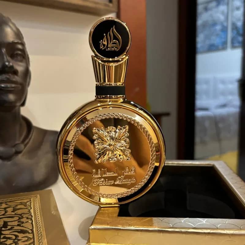 Imagem da campanha Perfume Árabe Fakhar GOLD