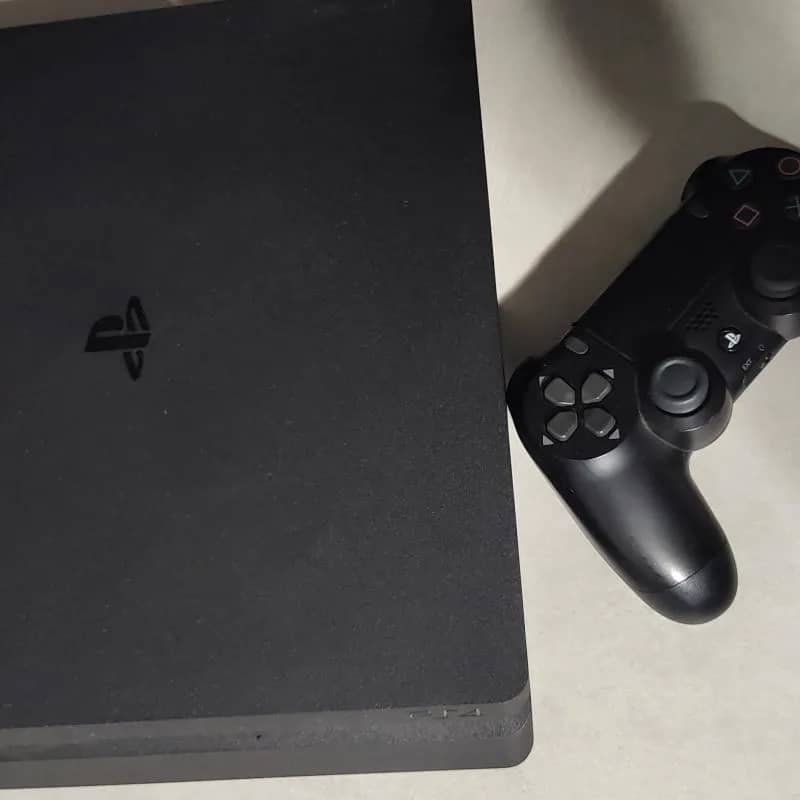 Imagem da campanha Playstation 4. Usado. Em ótimo estado.