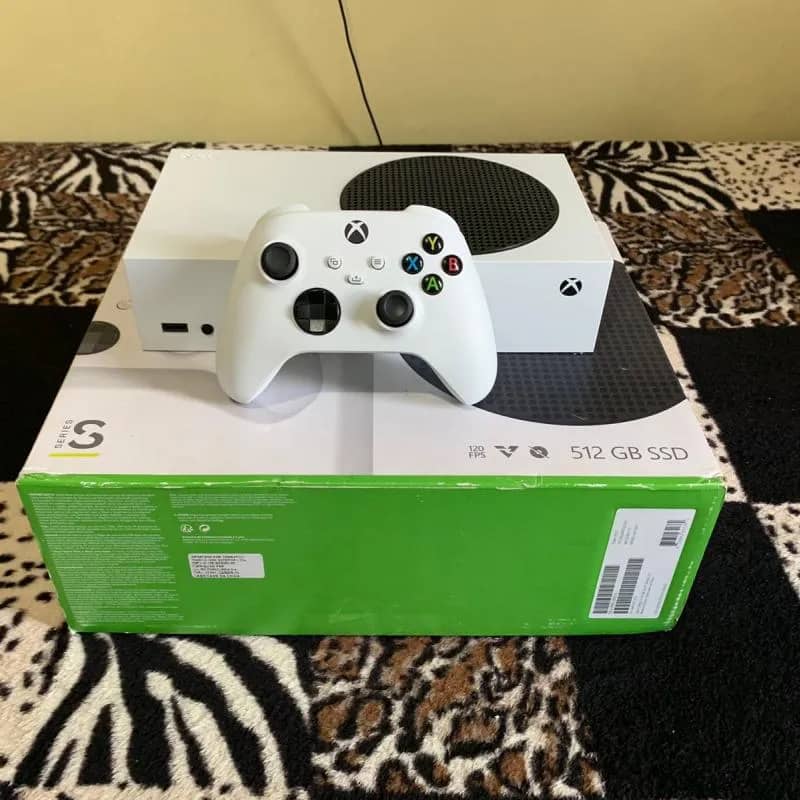 Imagem da campanha VENDO XBOX SERIES S, 2 reais o número, entrega incluída ao ganhador.