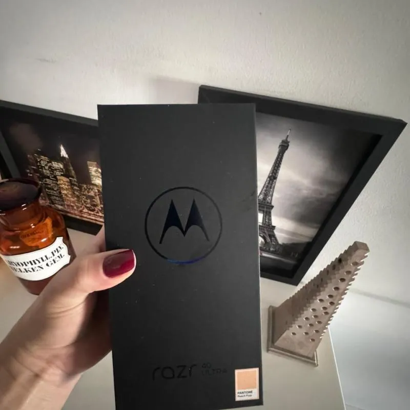 Imagem da campanha Moto Razr 40 ULTRA