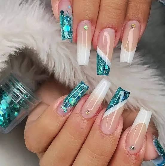 Imagem da campanha Alongamento de unha + sobrancelha