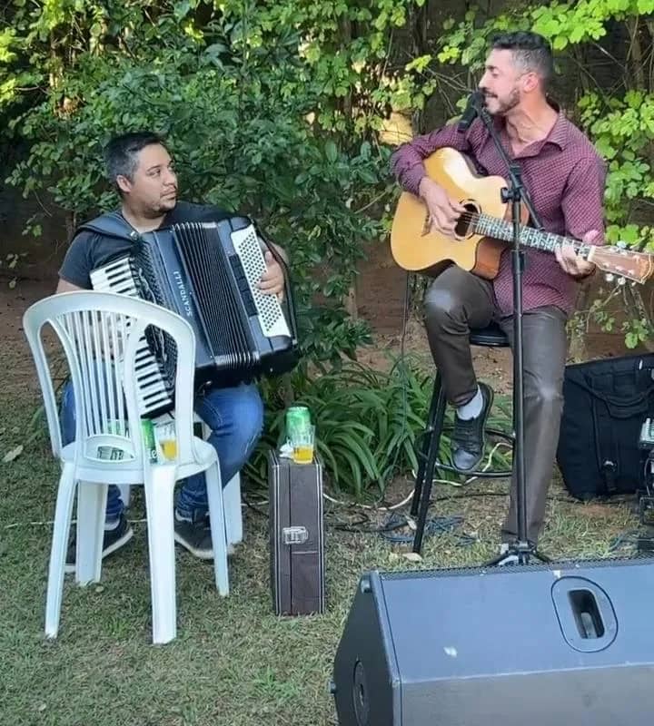 Imagem da campanha Show ao Vivo voz violão e sanfoneiro ou 850 reais no pix