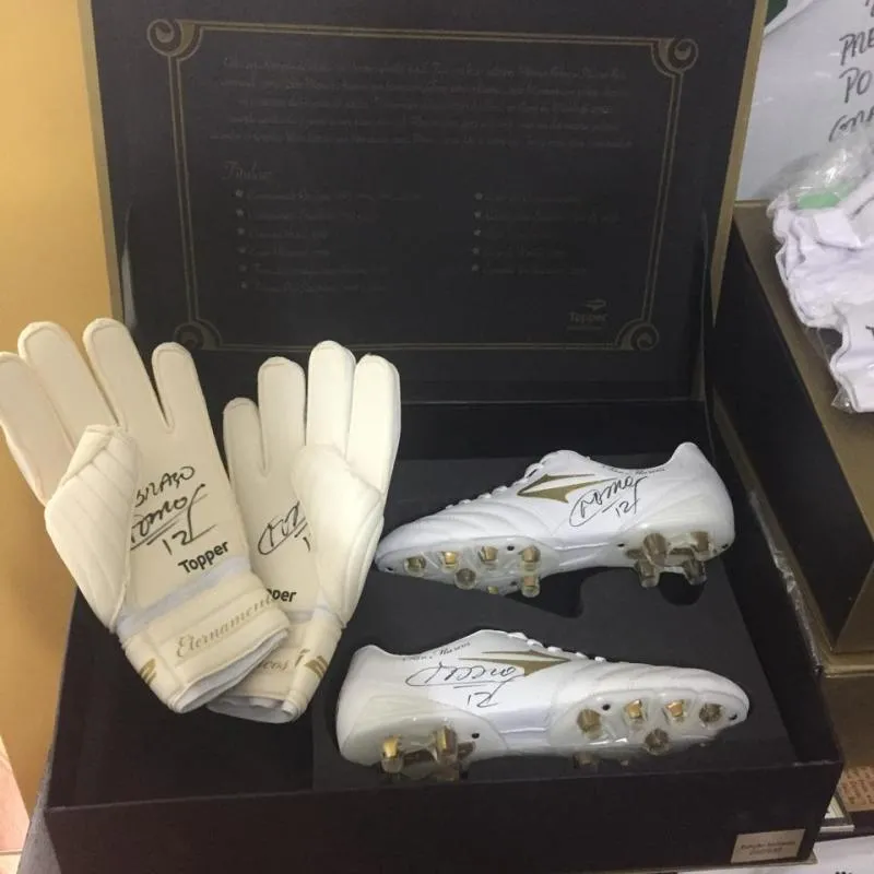 Imagem da campanha Luva e chuteira do São Marcos - Edição Limitada