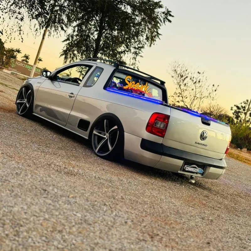 Imagem da campanha SAVEIRO G5 LOTADA DE SOM RODAS ARO 20 SUSPENSÃO AR