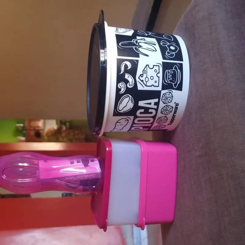 Imagem da campanha Kit Tupperware com 3 potes e uma garrafa