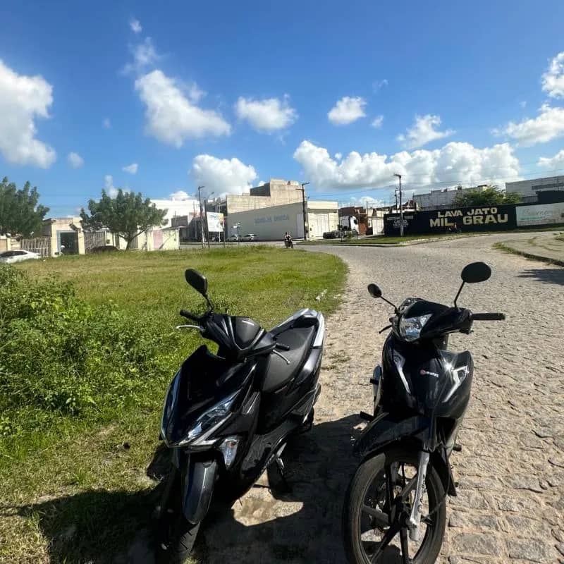 Imagem da campanha 2 motos aveiloz e a honda