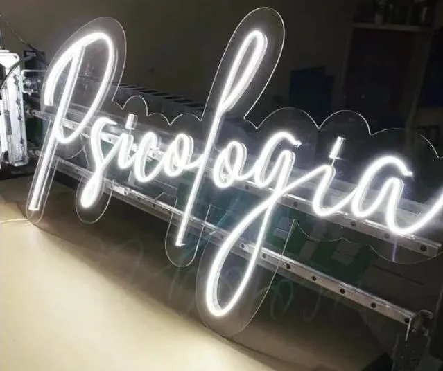 Imagem da campanha Led de segunda geração, com 50 cm e com a frase da sua escolha