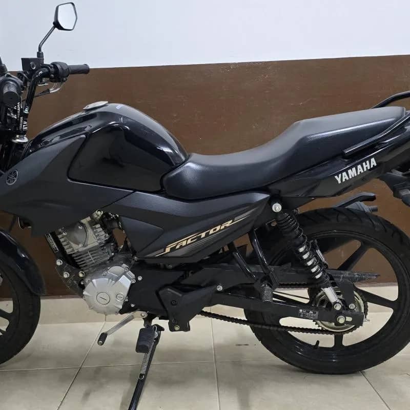 Imagem da campanha Uma moto Yamaha factor 125 preta!!