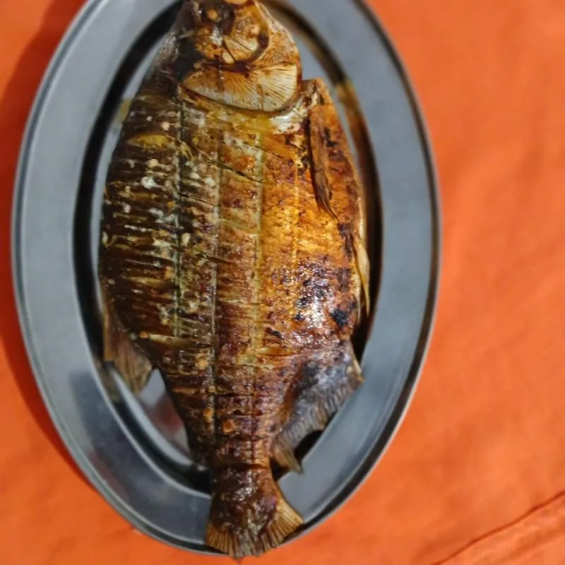 Imagem da campanha peixe assado completo