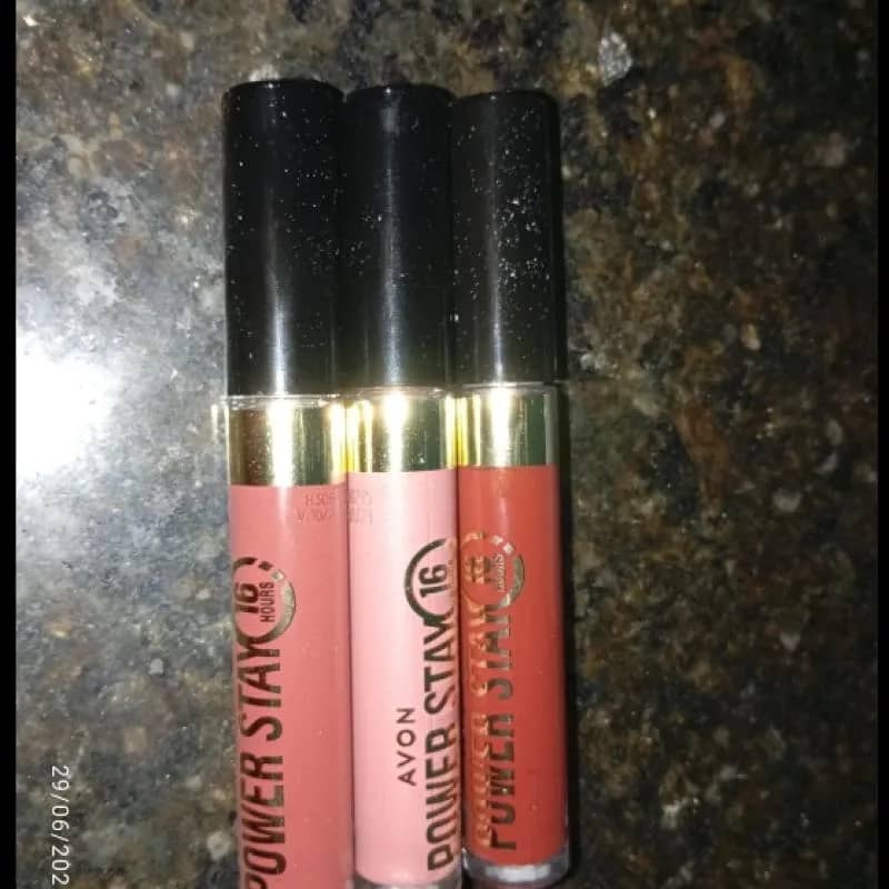 Imagem da campanha Batom Power stay Avon