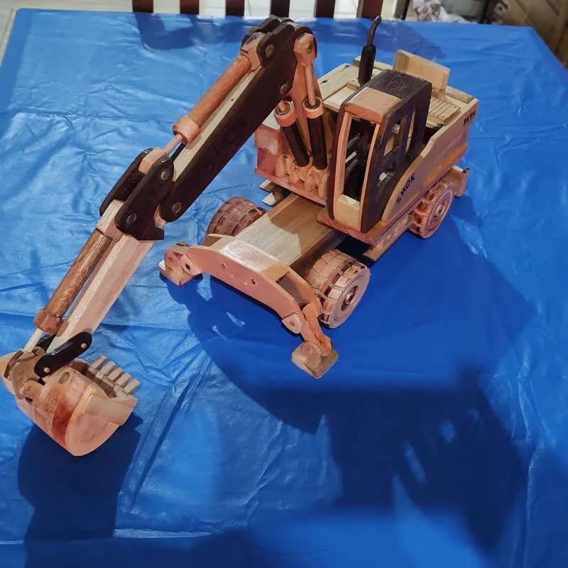 Imagem da campanha Escavadeira em madeira artesanal