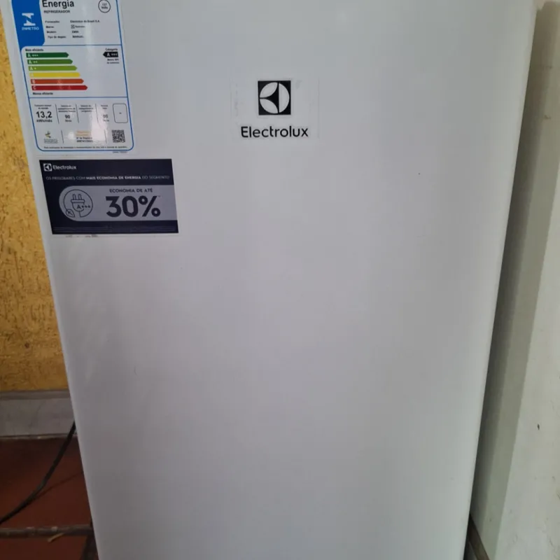 Imagem da campanha Frigobar Electrolux 90L branco Efficient EM 90