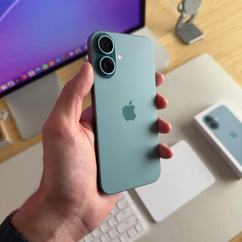 Imagem da campanha iPhone 16 256GB – Ajude um estudante de medicina a continuar