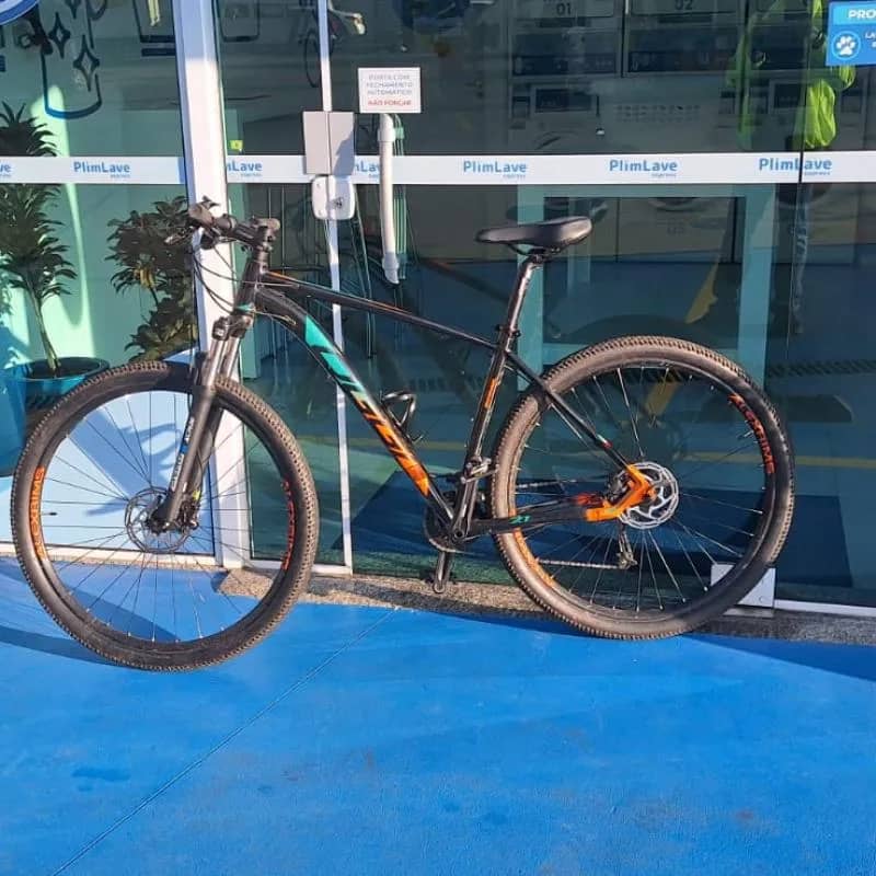 Imagem da campanha Da Bike pro Kwid – Me Ajuda Aí!