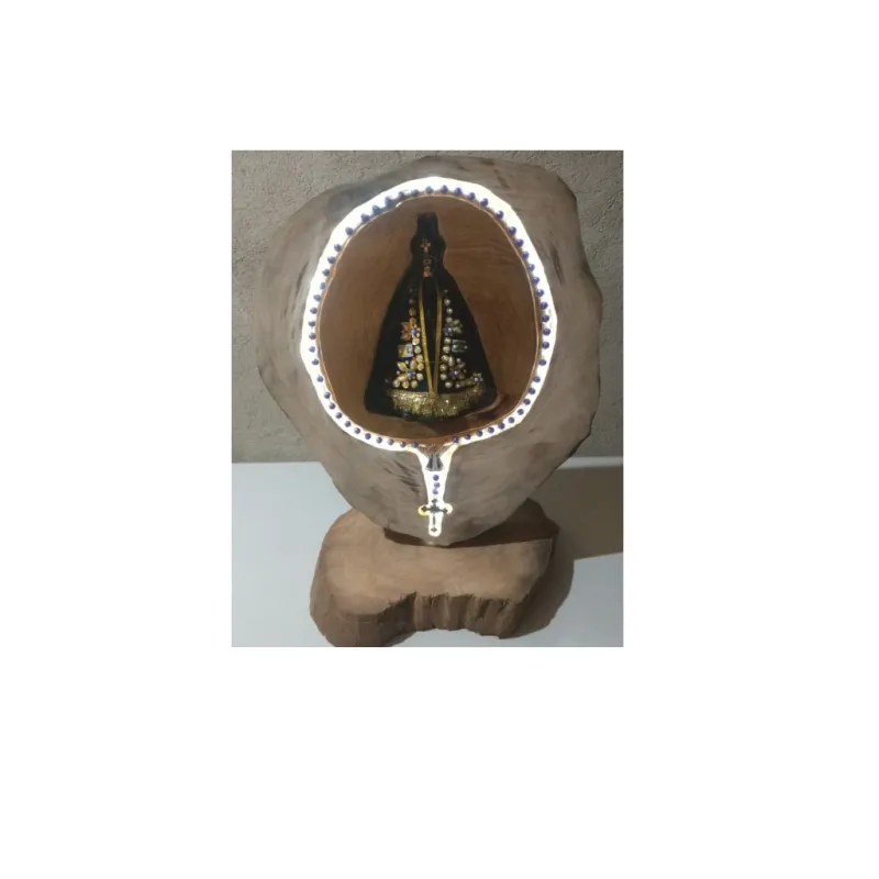 Imagem da campanha RIFA BENEFICENTE DE UMA TABUA COM IMAGEM DE NSA SRA COM MANTO, COROA E UM TERÇO COM LED EM VOLTA DA IMAGEM.