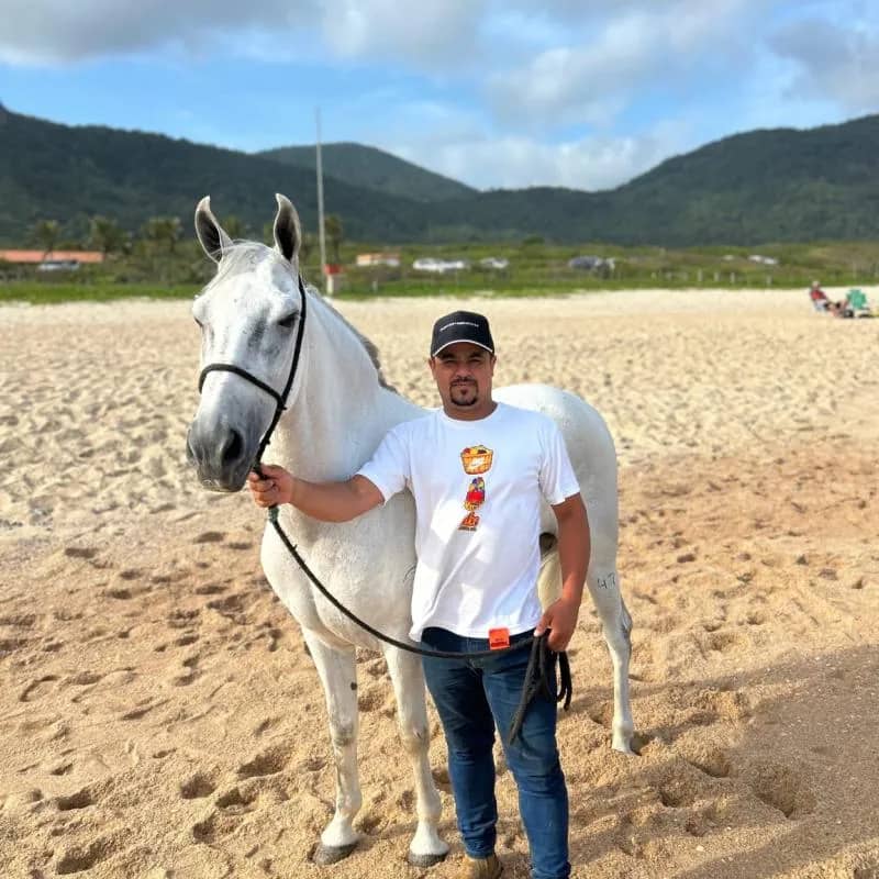 Imagem da campanha Cavalo Manga Larga Marchador Branco Top de Linha Por Apenas R$0,25!