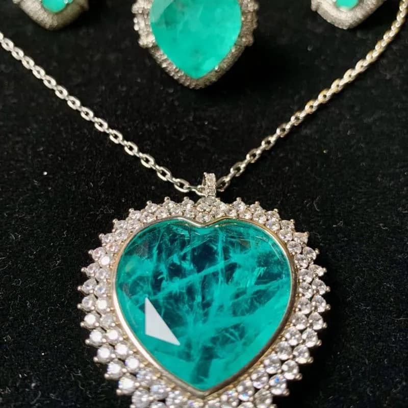 Imagem da campanha CONJUNTO CORAÇÃO TURMALINA VERDE CRAVEJADO LUXO COR RÓDIO BRANCO