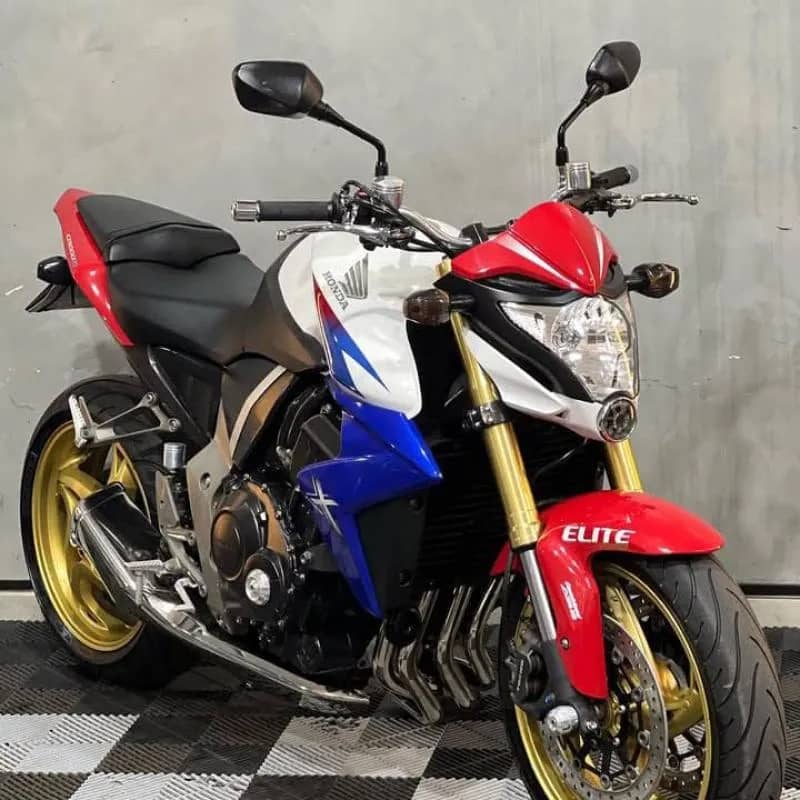 Imagem da campanha Hornet/ CB1000R /2013