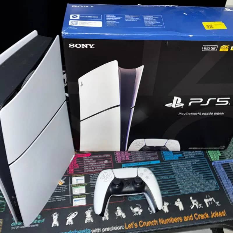 Imagem da campanha PS5 slin