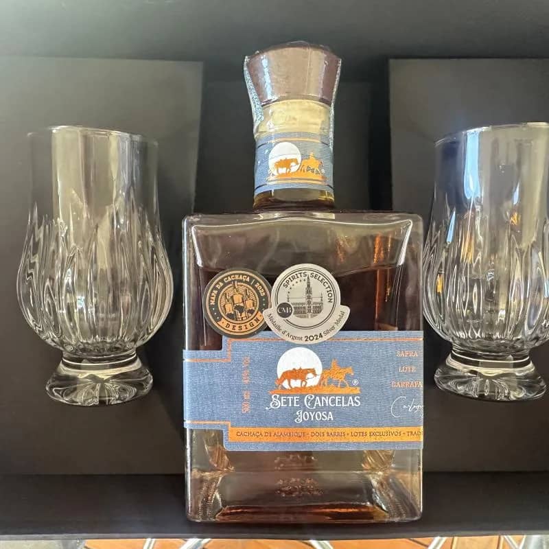 Imagem da campanha Muladeiros Goiania  Cachaça de Alambique Dois Barris Lote Exclusivo Destilada em Alambique de Cobre  SETE CANCELAS JOYOSA