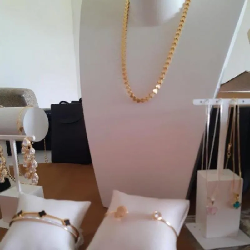 Imagem da campanha Rifa de Semijoias entre Amigos