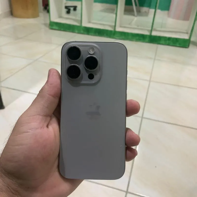 Imagem da campanha iPhone 15pro seminovo ou 2 mil no pix