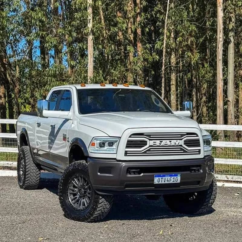 Imagem da campanha Dodge Ram 2500 interior marrom com caramelo !