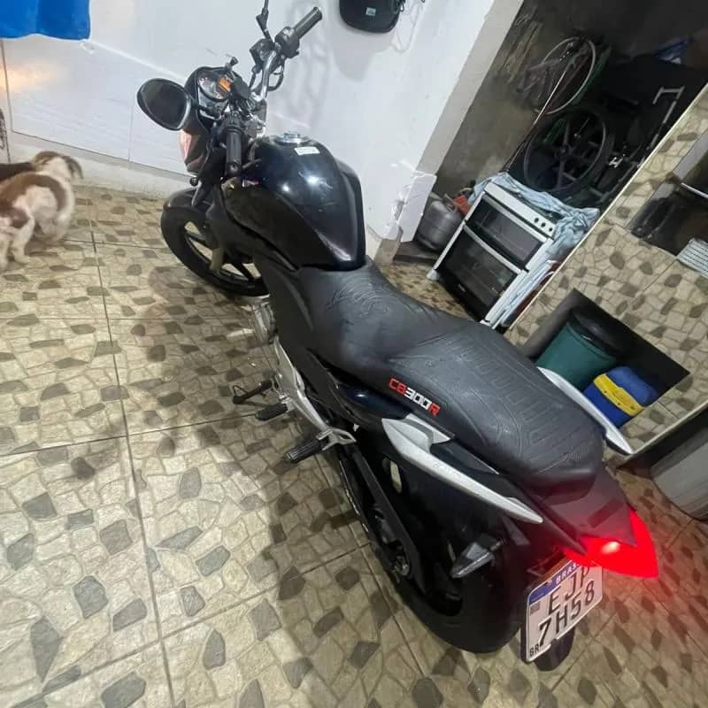 Imagem da campanha Moto CB 300