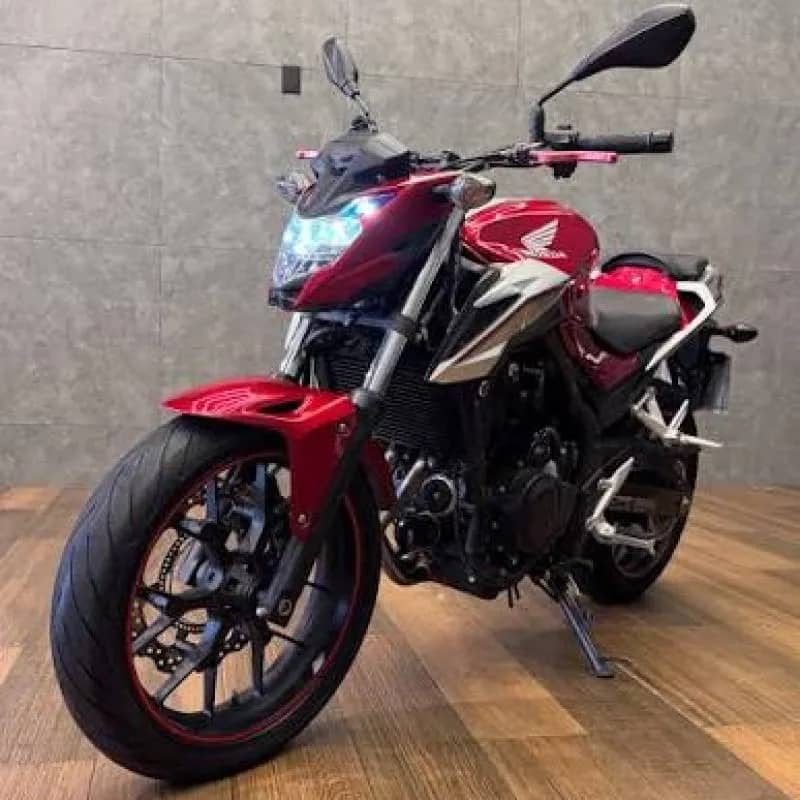 Imagem da campanha CB500F