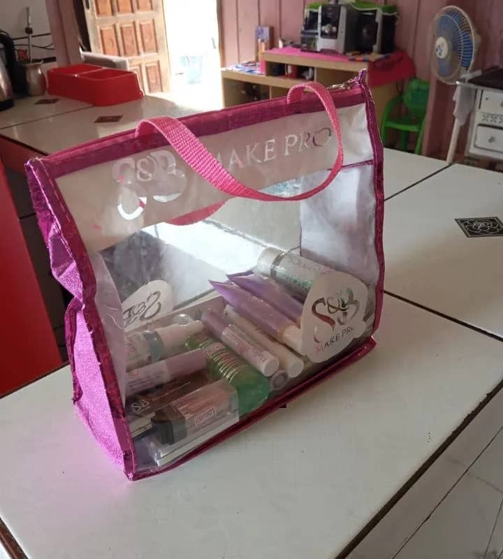 Imagem da campanha Maquiagem