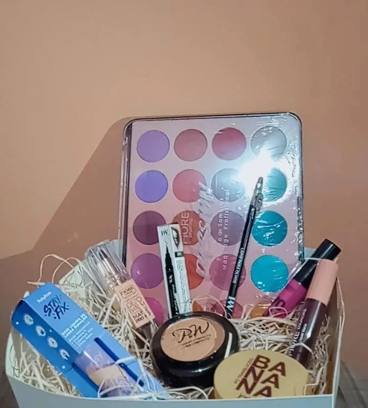 Imagem da campanha KIT DE MAQUIAGEM PROFISSIONAL