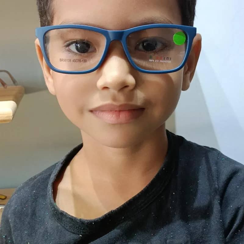 Imagem da campanha Em Prol do Tratamento da Manu e óculos pro Vitor