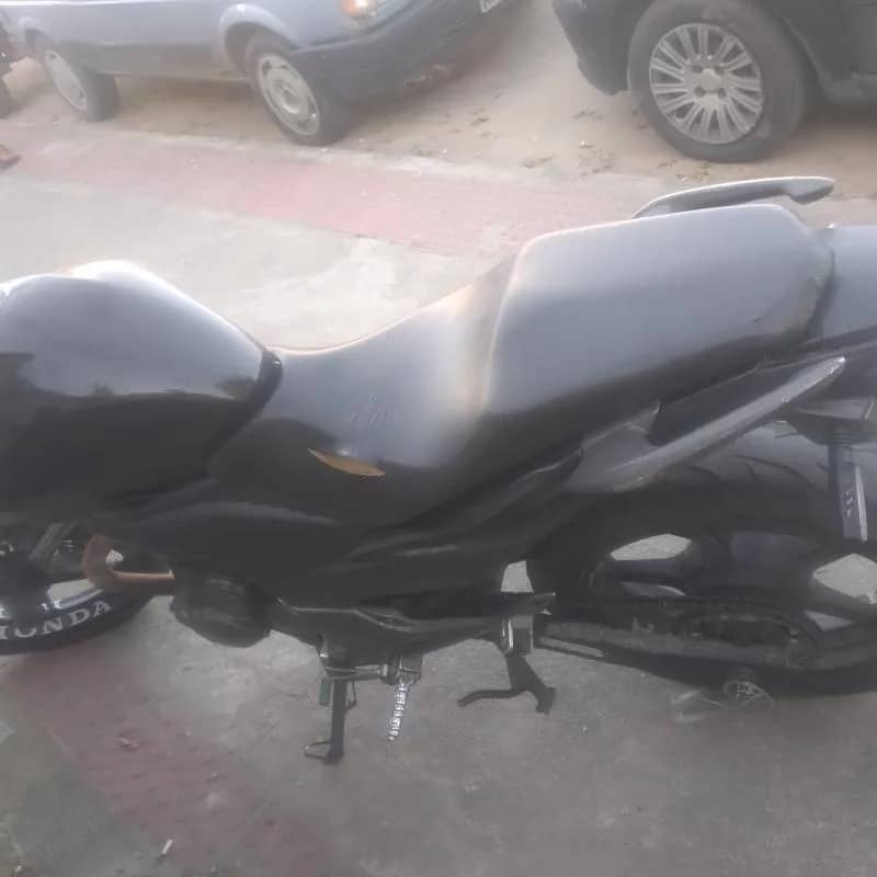 Imagem da campanha Linda cb300