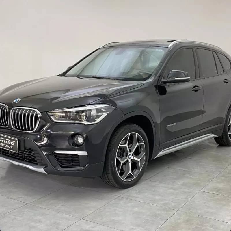 Imagem da campanha BMW X1 SDRIVE + Bolsa Louis Vuitton