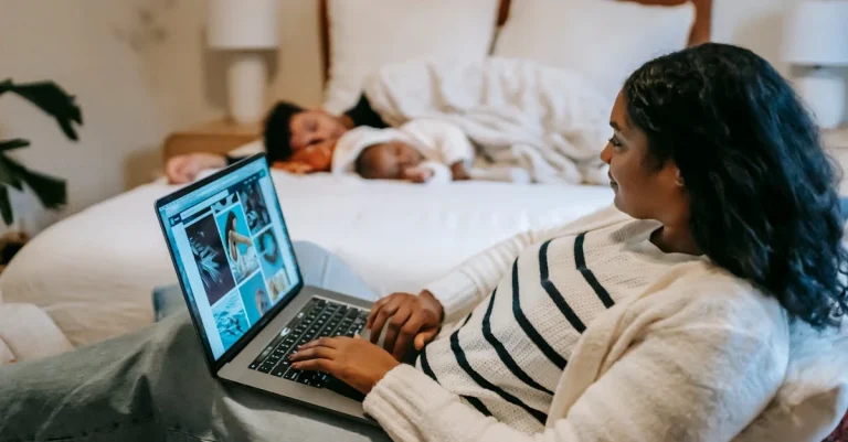 Saiba como organizar uma rifa online para chá de fralda ⎯ Foto: William Fortunato/Pexels